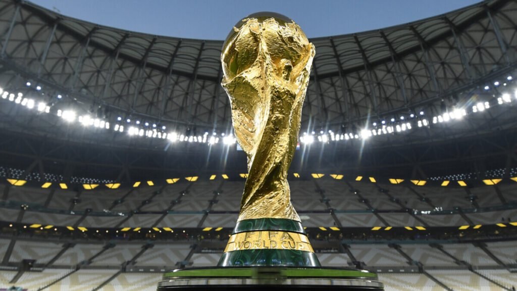 Трофей чемпионата мира FIFA перед турне 2026